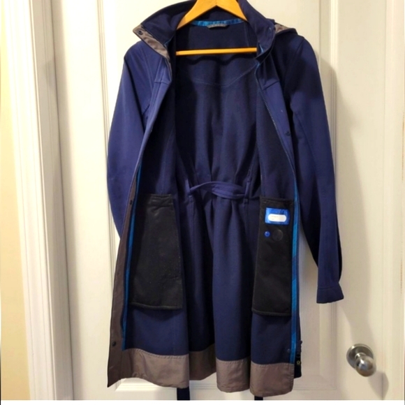 Lululemon long rain jacket - Picture 2 of 5